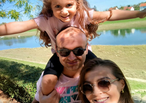 Roditelji s djetetom